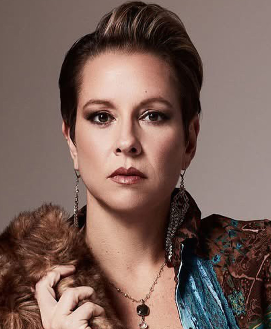 headshot of Naomi Parisette